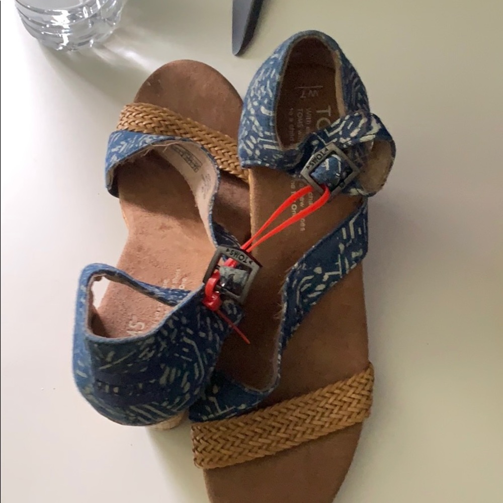Toms wedges